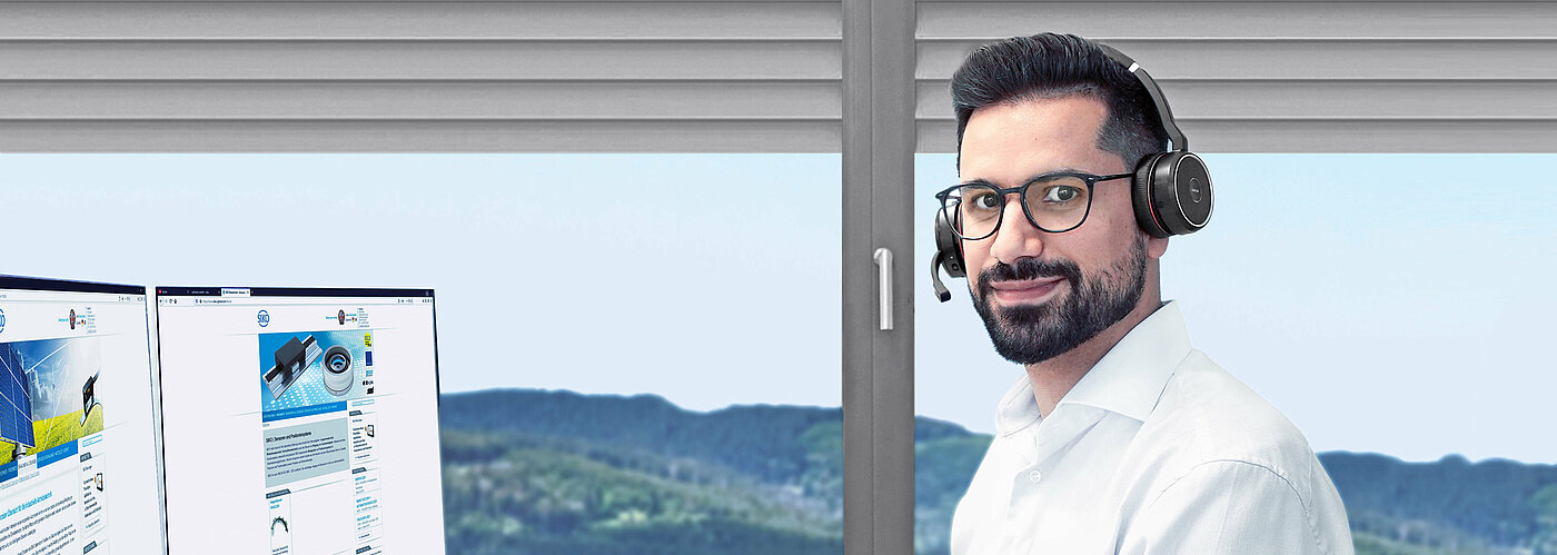 Employés de SIKO en conversations téléphoniques avec les clients via un casque