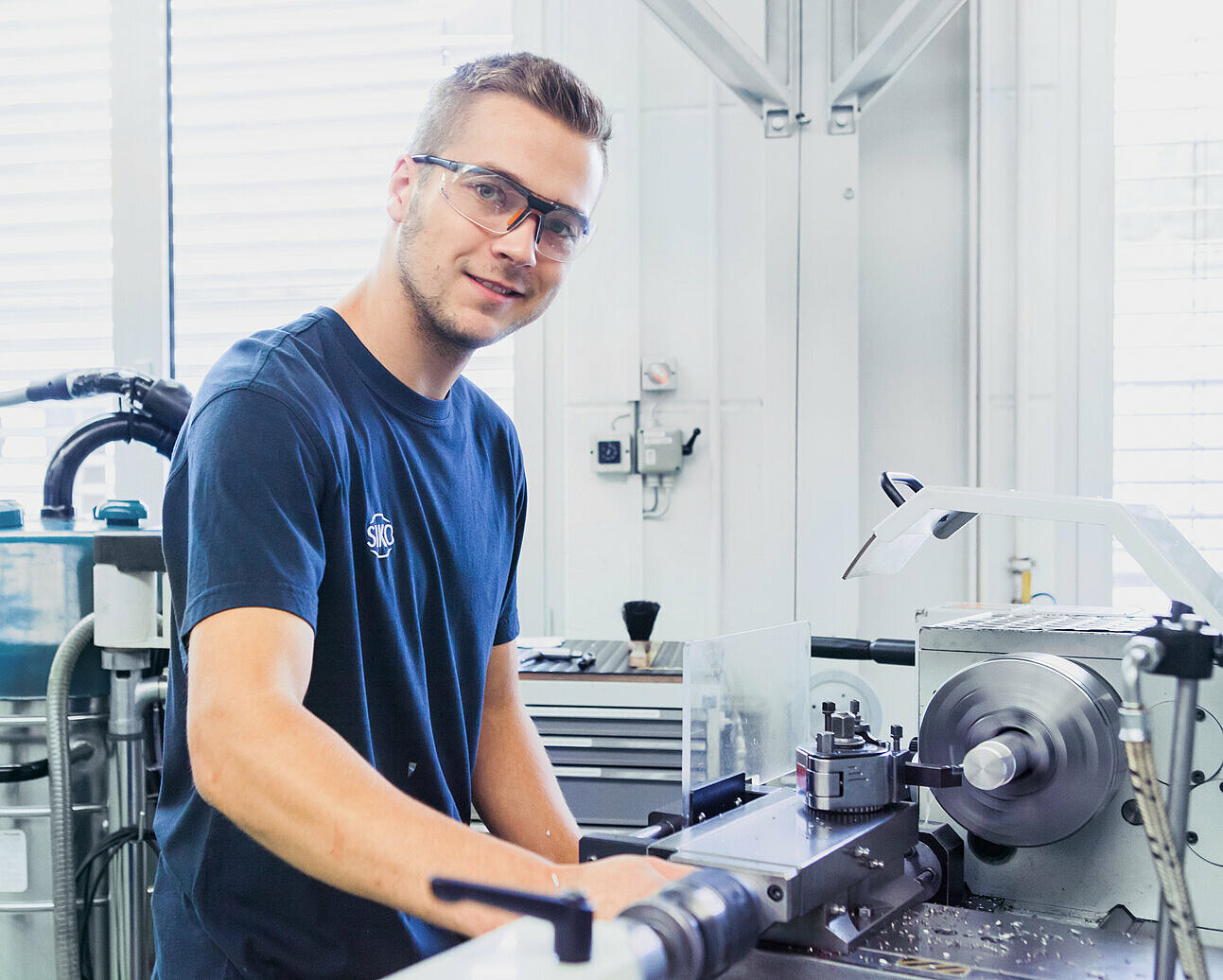 SIKO Mitarbeiter in der Metallbearbeitung