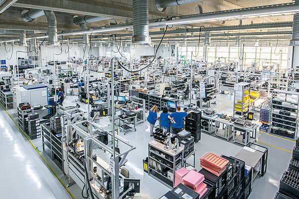 在巴特克罗齐根的SIKO工厂进行电子制造