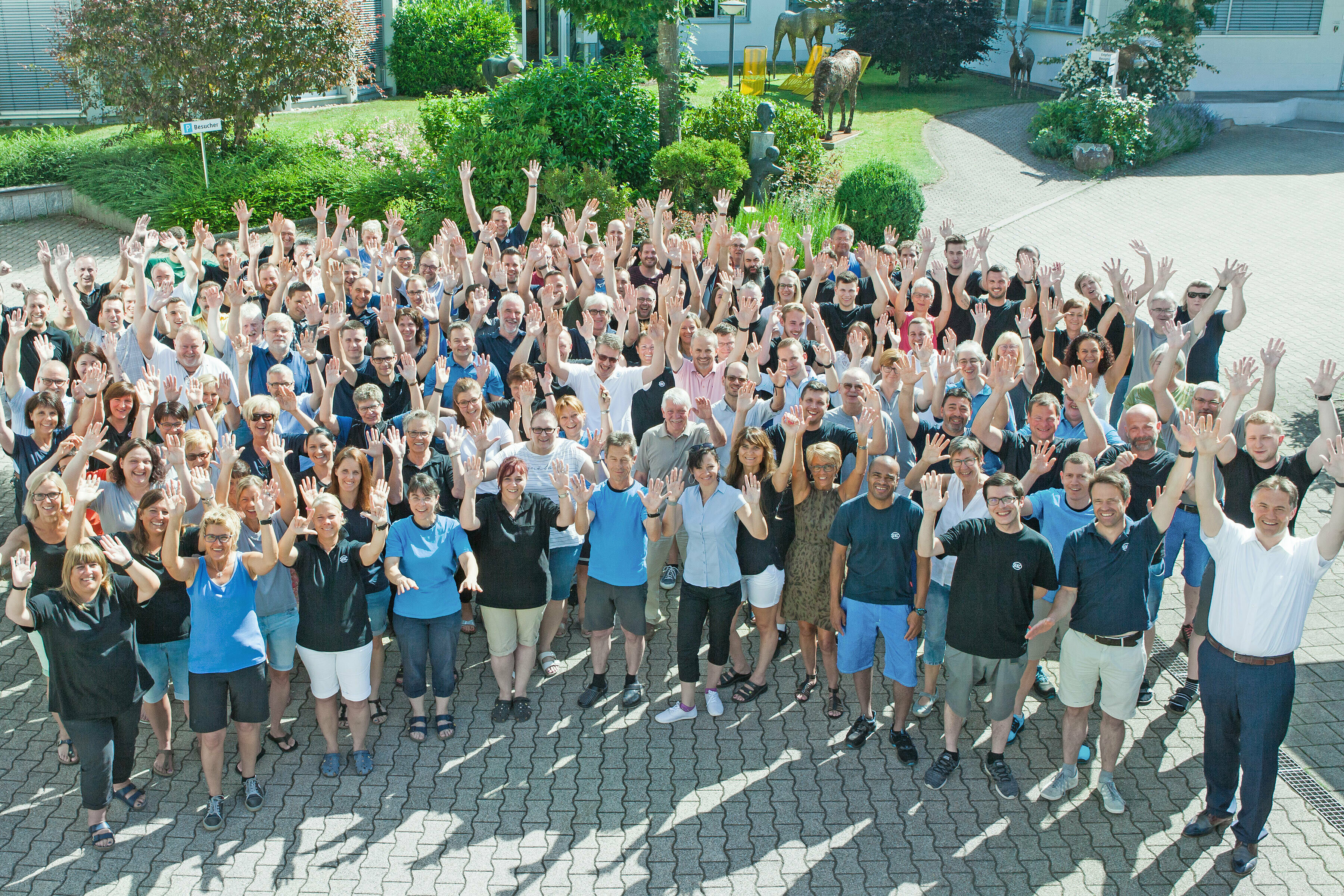 Group picture of SIKO employees at the Buchenbach location