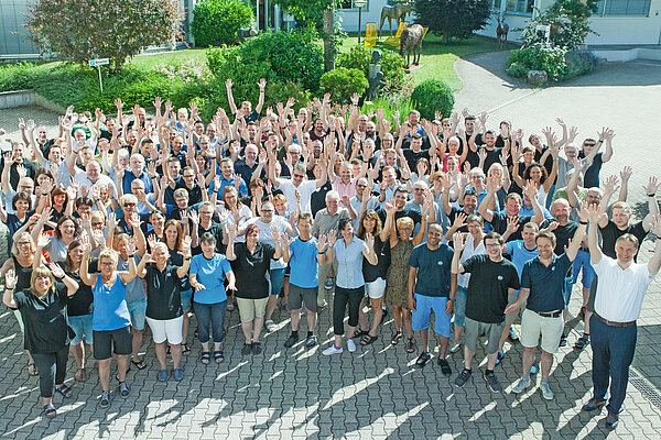 Group picture of SIKO employees at the Buchenbach location