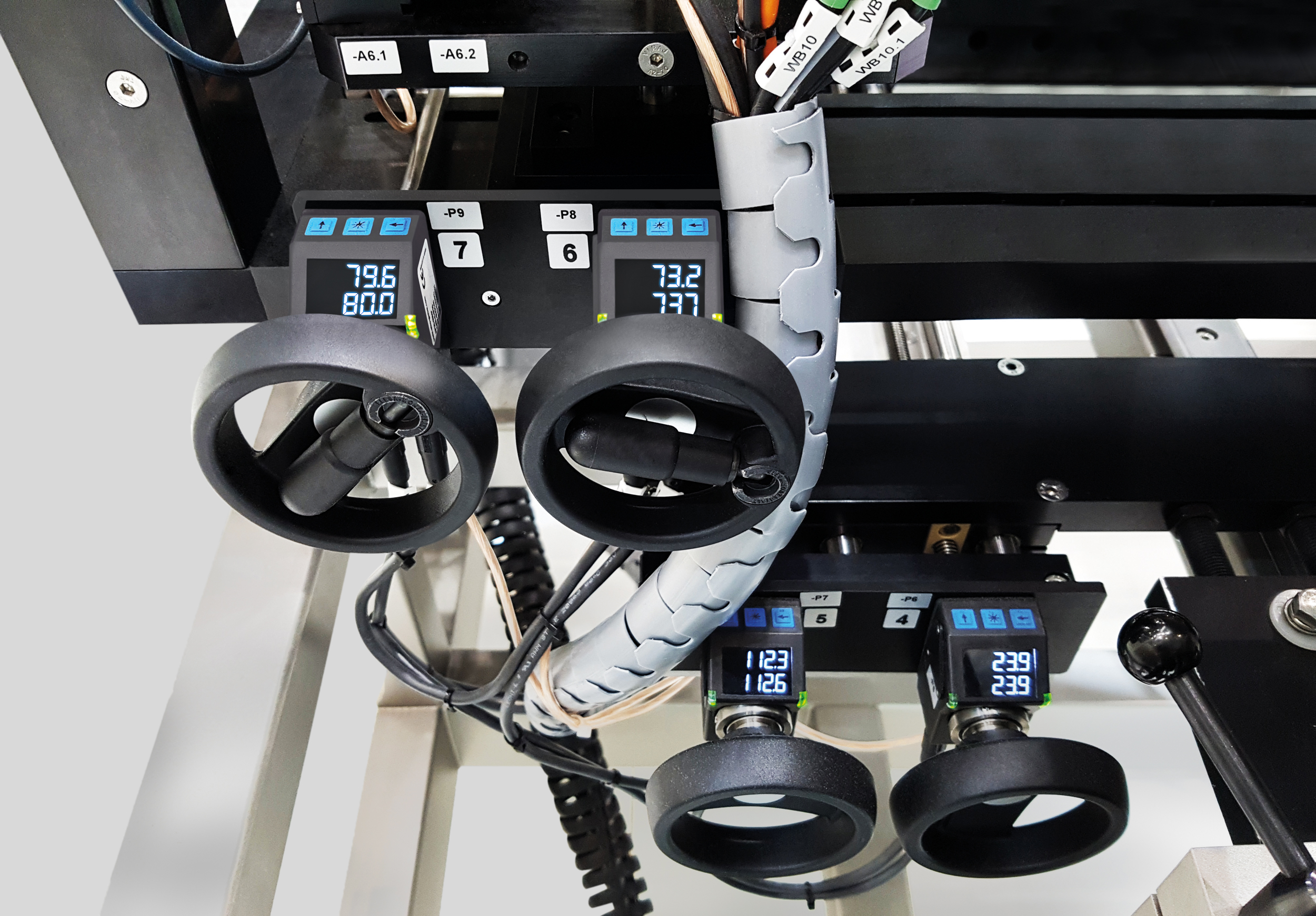 Bus-capable position indicators of type AP05 in operation on packaging machine